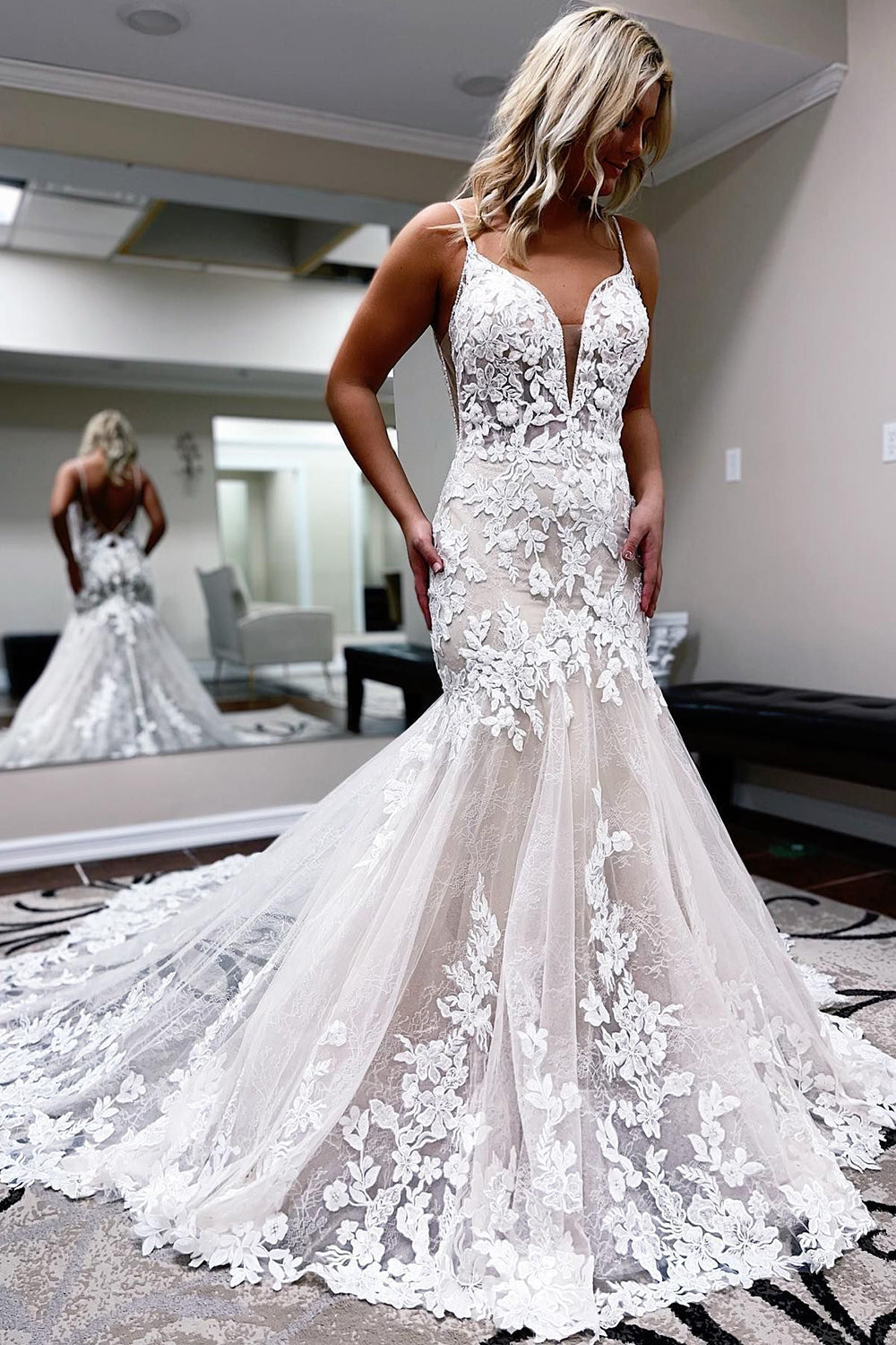 Aya | Ivory Lace Mermaid Backless Long Wedding Dress