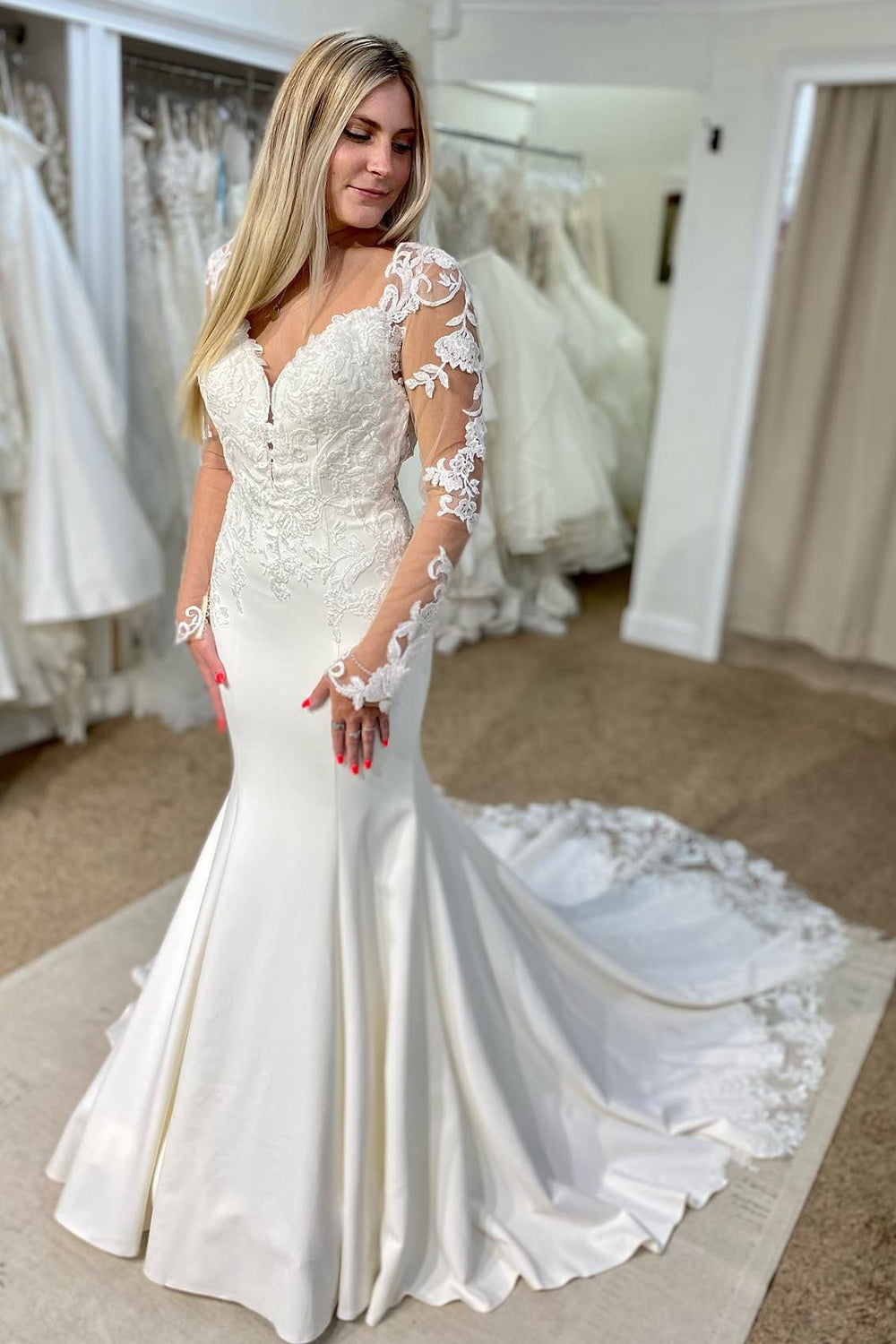 Ashlyn | White V-Neck Mermaid Long Wedding Dress with Lace