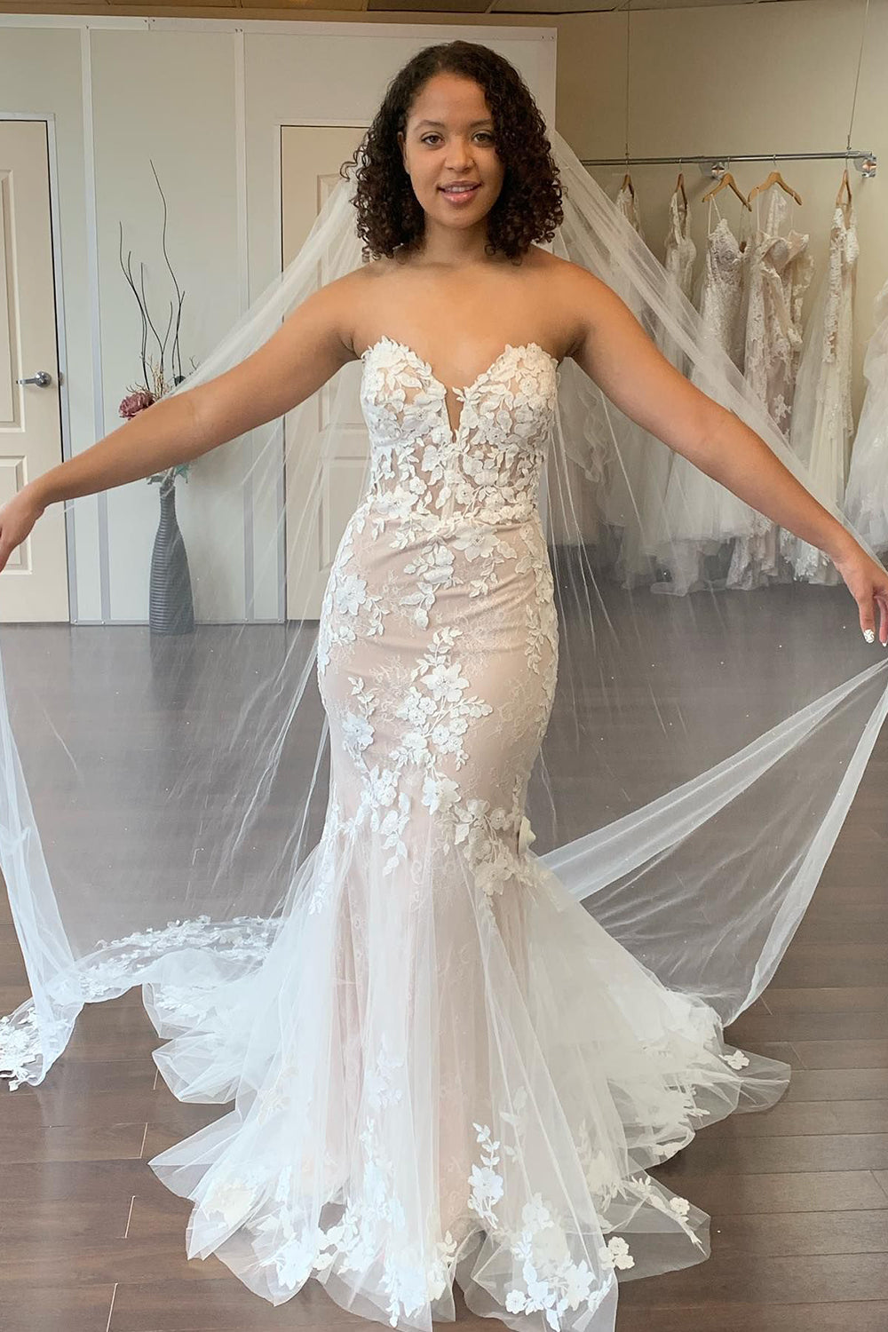 Ensley | Ivory Mermaid Sweetheart Long Wedding Dress with Lace