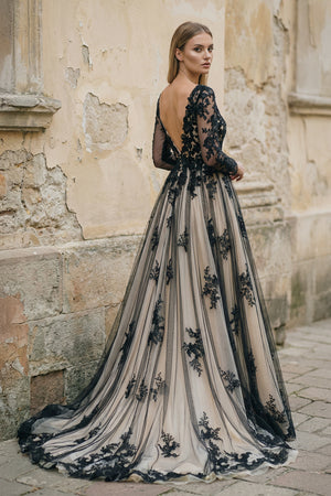 Non-Traditional Gothic Black and White Boho Lace Wedding Dress Flowy Forest Sleeved Backless Bridal Gown with Court Train