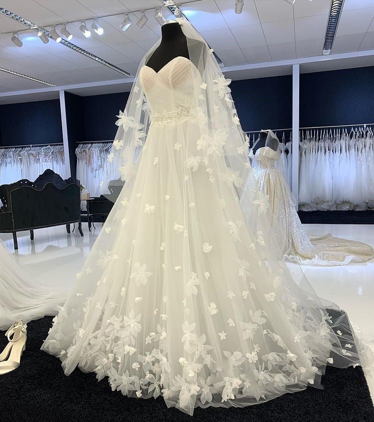 Romantic A-line Sweetheart Sleeveless White Tulle Modest Floral Wedding Dress