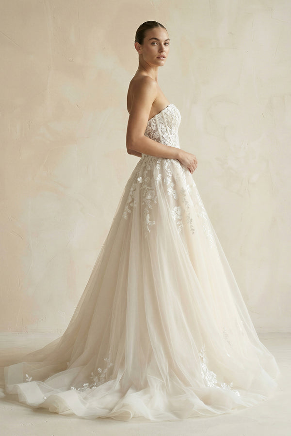 A - line Tulle Skirt Floral Lace Sweetheart Wedding Dresses Backless – Wedding Dresses by KissProm | Available at KissProm
