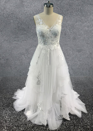 Charming A-line V-Neck Sleeveless Wedding Dress with Lace Appliques Charming A-line V-Neck Sleeveless Wedding Dress with Lace Appliques