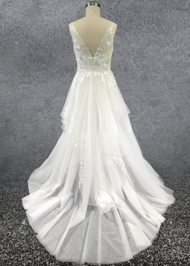 Charming A-line V-Neck Sleeveless Wedding Dress with Lace Appliques