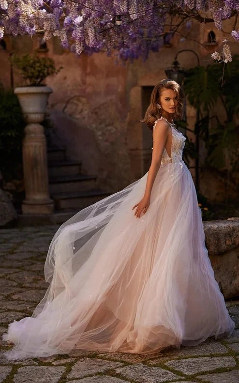 A-Line V-neck Tulle Wedding Dress Sexy Beach Gown With Court Train And Lace Appliques
