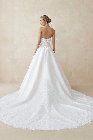 Ball-Gown Strapless Satin Wedding Dresses With Pockets in White