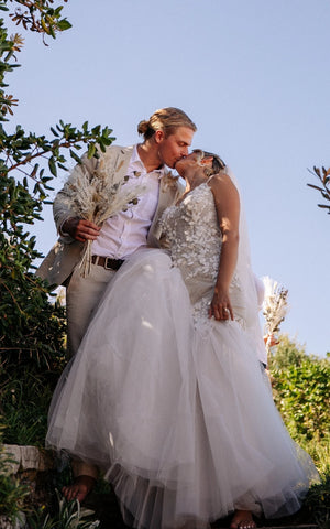 Beach Sexy Mermaid Lace Wedding Dress with Tull Court Train V-neck Open Back