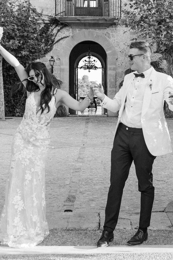 Mermaid V Neck Tulle Lace Sleeveless  Ivory Wedding Dresses