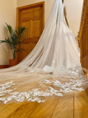 Vintage Floral Lace White Bridal Veil Wedding Veil With Comb display picture 1