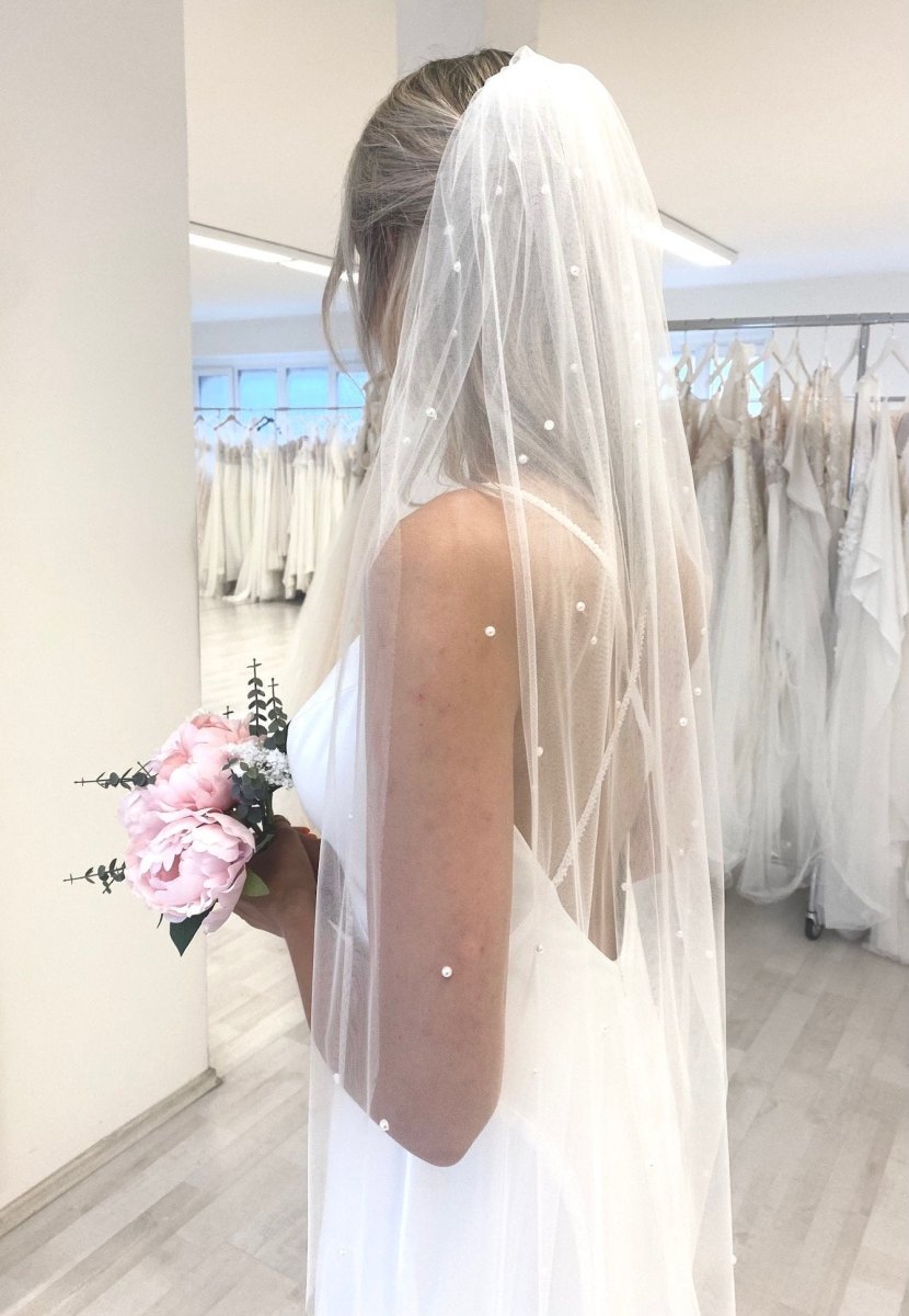 Vintage Tulle Lace Bridal Veil with Pearls White Long Wedding Veil