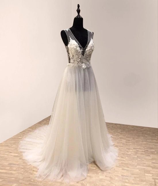 Impressive V-neck Sleeveless Sweep Train Tulle Wedding Dress with Appliques