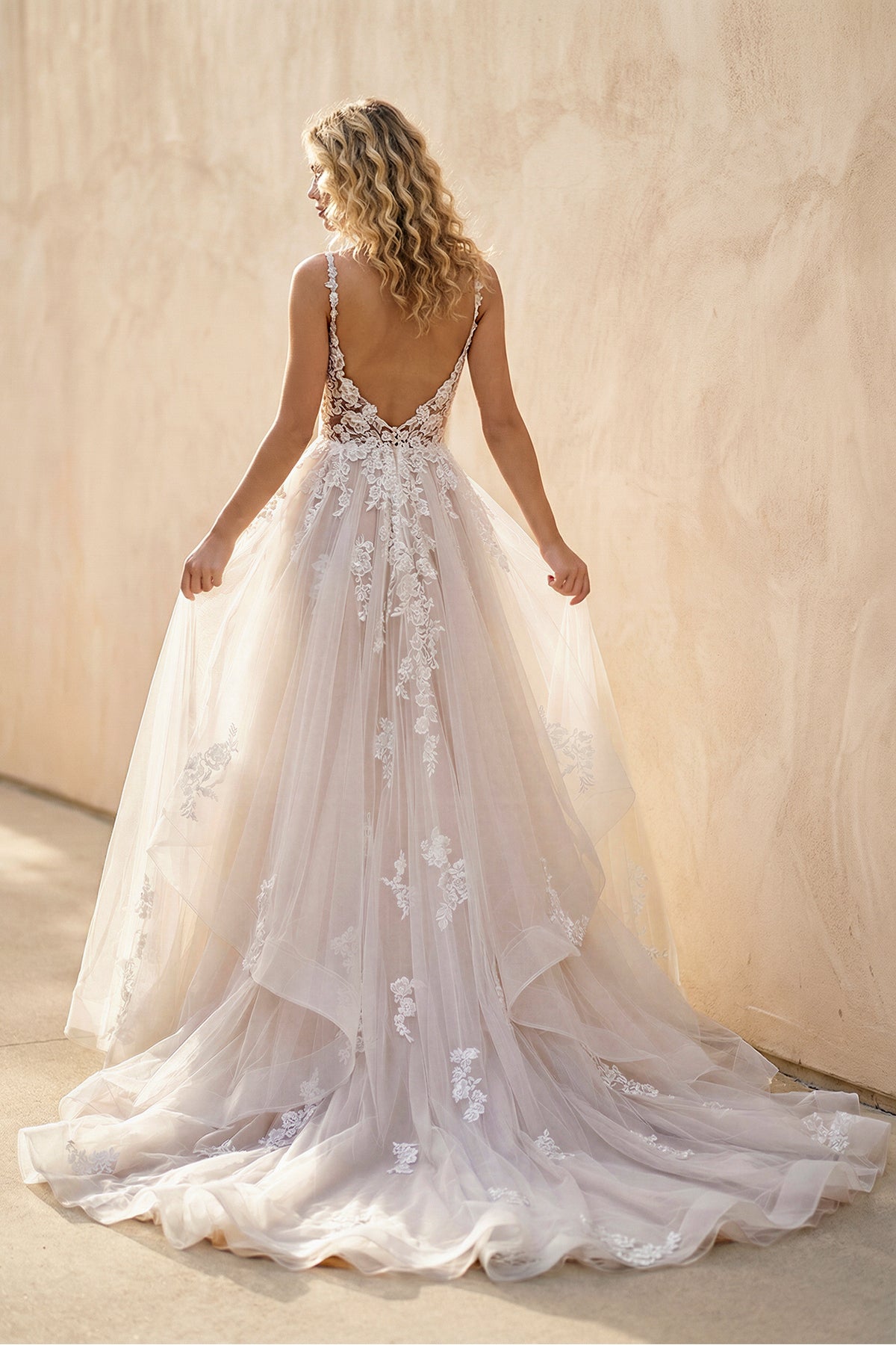 A-Line Lace White Sweep Train Sleeveless Backless Wedding Dress A-Line Lace White Sweep Train Sleeveless Backless Wedding Dress