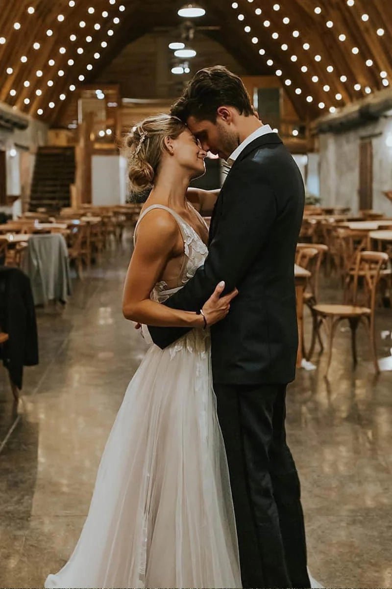 Marvelous V-neck A-Line Wedding Dress Tulle Appliques Rustic Wedding Dress