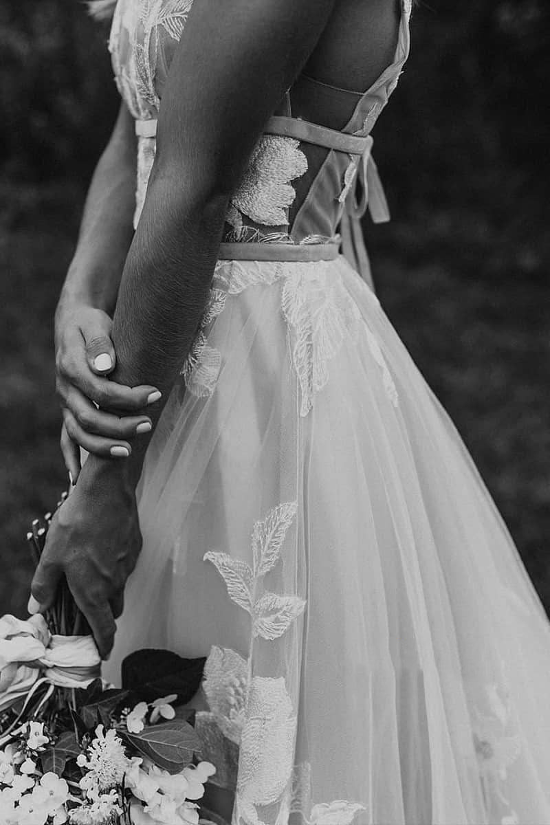 Marvelous V-neck A-Line Wedding Dress Tulle Appliques Rustic Wedding Dress