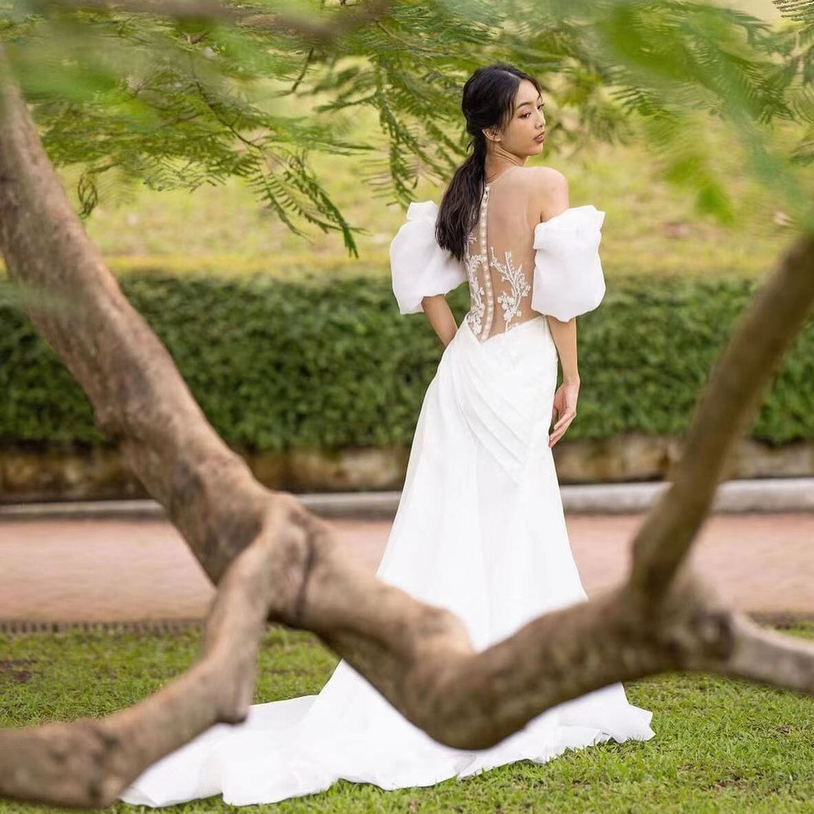 Mermaid Pearled Enchantment Lace Appliqued Wedding Dresses