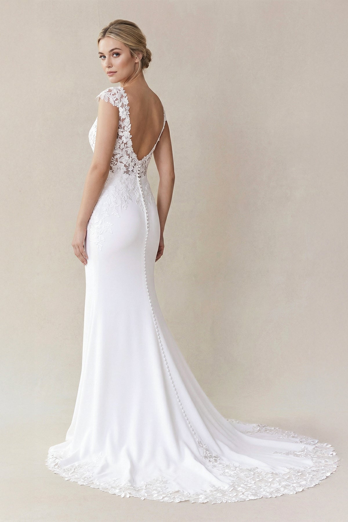 Mermaid Lace Wedding Dress With Appliques in White