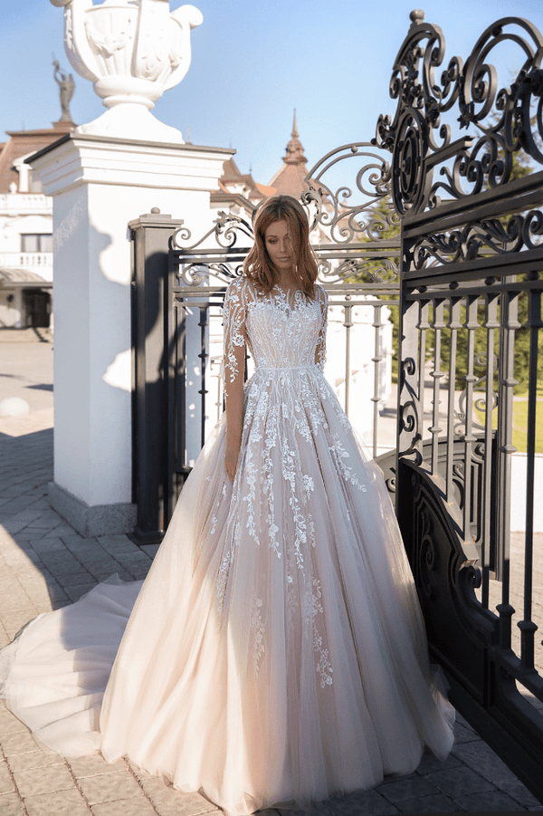 Simple Jewel Long Sleeve Brush Train Tulle Ball Gown Wedding Dress with Appliques
