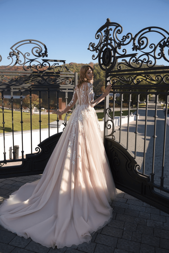 Simple Jewel Long Sleeve Brush Train Tulle Ball Gown Wedding Dress with Appliques