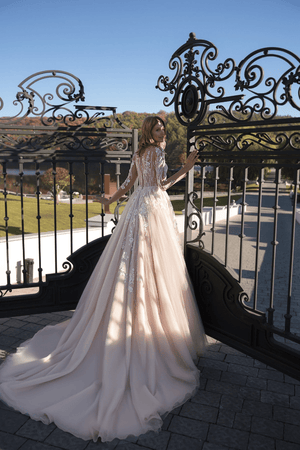 Simple Jewel Long Sleeve Brush Train Tulle Ball Gown Wedding Dress with Appliques