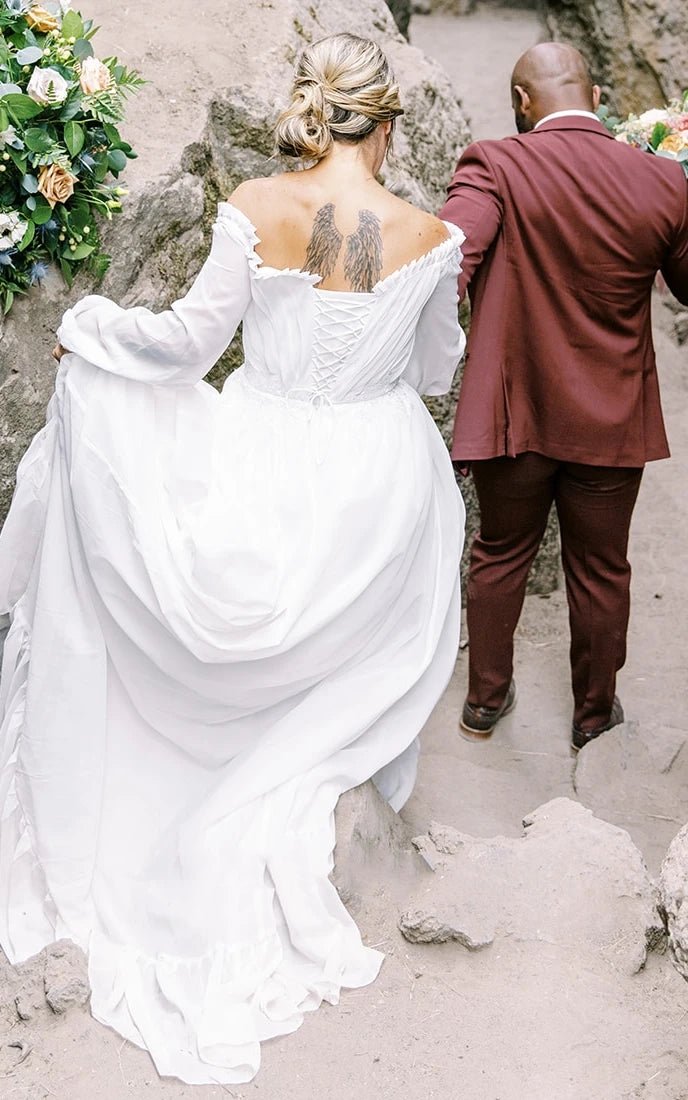 Off-shoulder Sleeves Sweetheart Elegant Chiffon Wedding Dress with Appliques