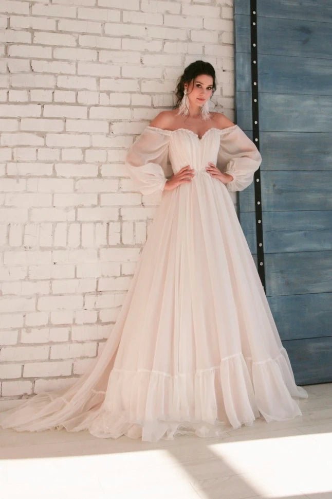 Off-shoulder Sleeves Sweetheart Elegant Chiffon Wedding Dress with Appliques