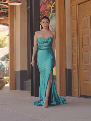 KissProm video of turquoise sweetheart mermaid sweep train prom dress, showing fit, movement and design details