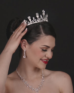 KissProm video of ladies silver crown