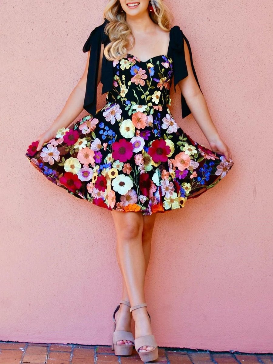 Raffaele | Black - Sweetheart Bow Strap A-Line Homecoming Dress With Floral Appliques