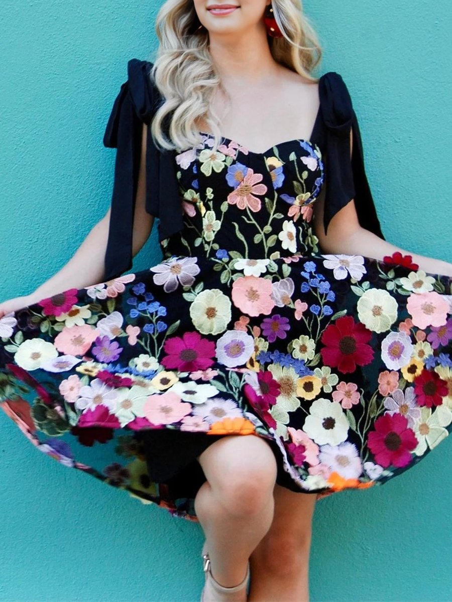 Raffaele | Black - Sweetheart Bow Strap A-Line Homecoming Dress With Floral Appliques