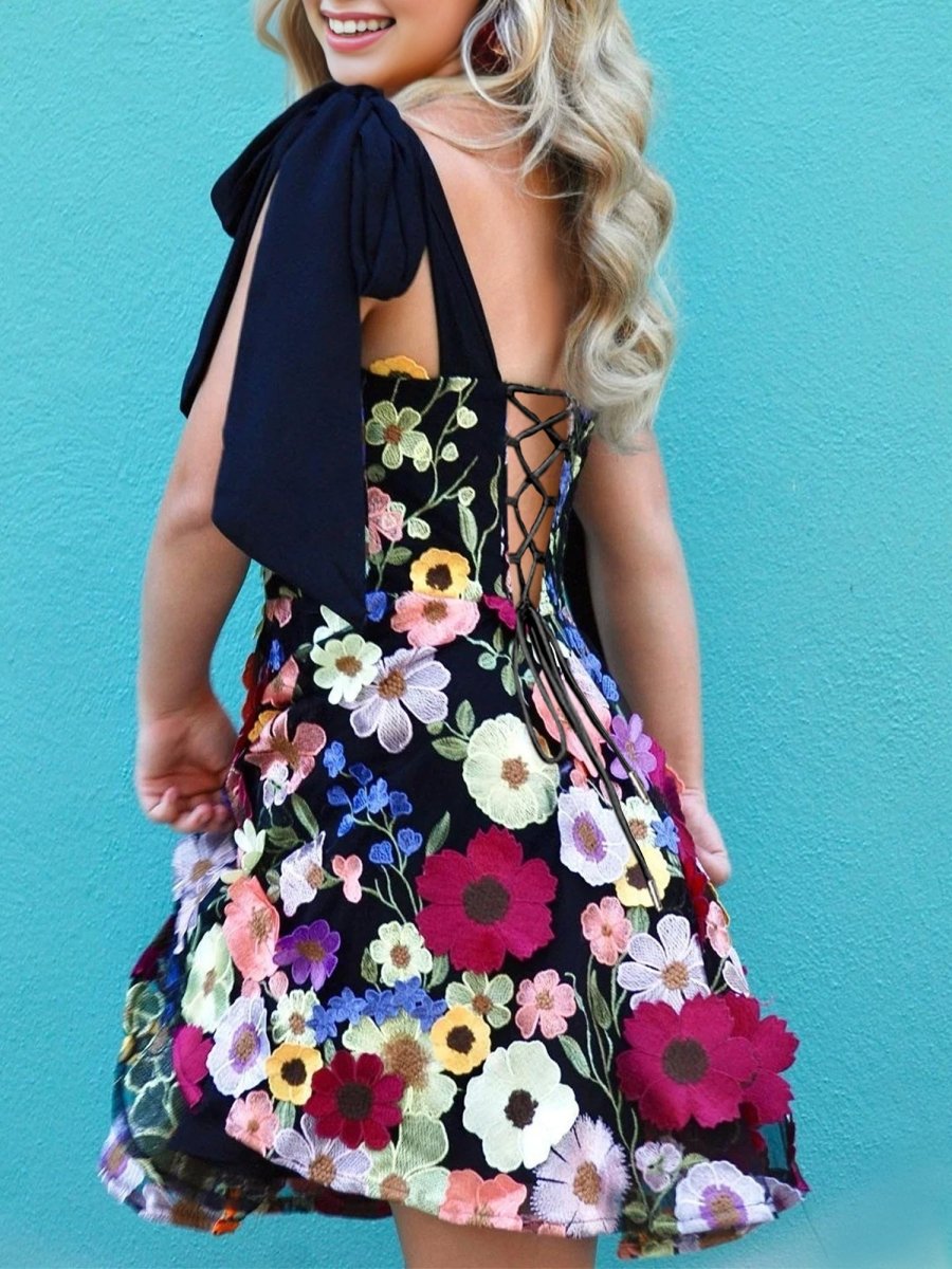 Raffaele | Black - Sweetheart Bow Strap A-Line Homecoming Dress With Floral Appliques