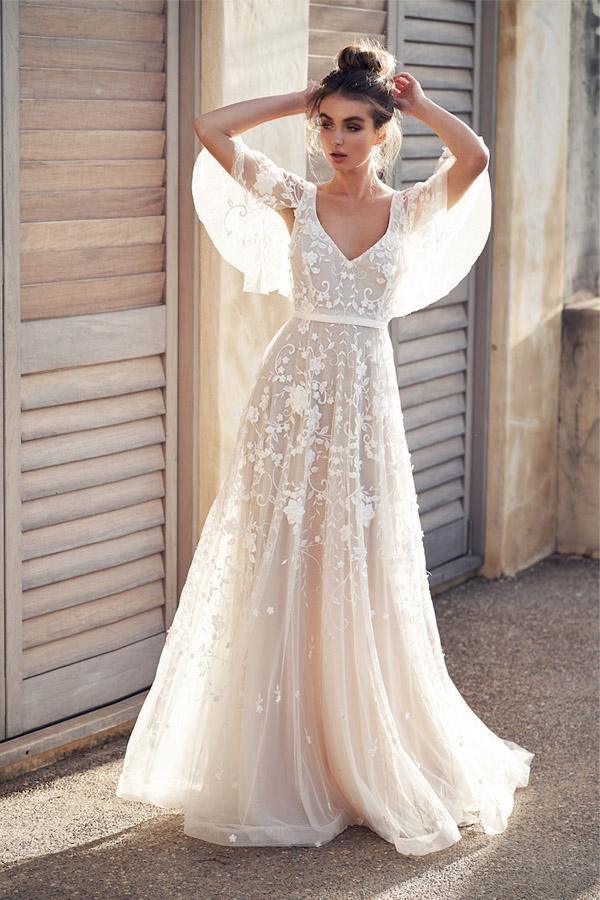 Romantic Ivory Lace Flower Appliques Wedding Dress