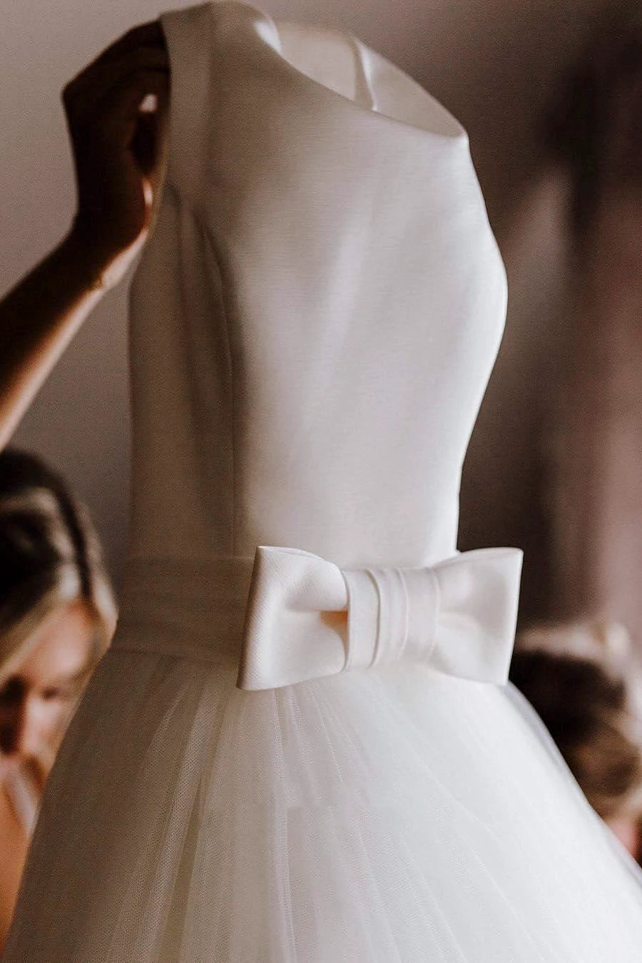 Sleeveless Deep V-back Ethereal Ballgown With Bow And Tulle Wedding Dress