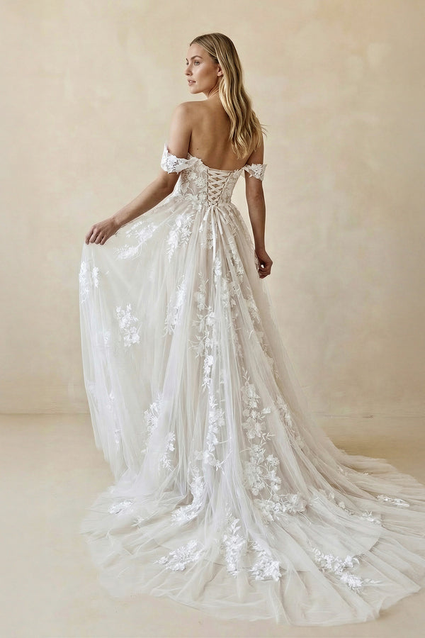 Roberta | A-Line Straps Sweetheart Wedding Dress with Lace Appliques