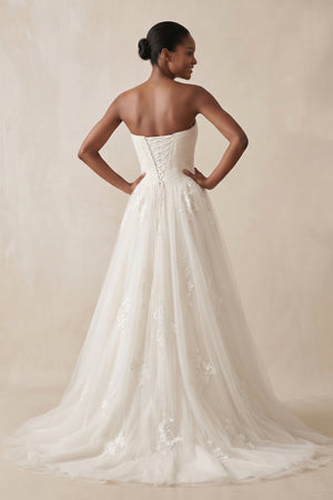 Sweetheart A-Line Tulle Corset Wedding Dress With Appliques in Ivory