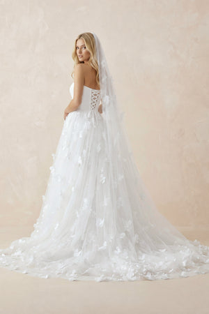 Sweetheart Flower Tulle A-Line Wedding Dress in White