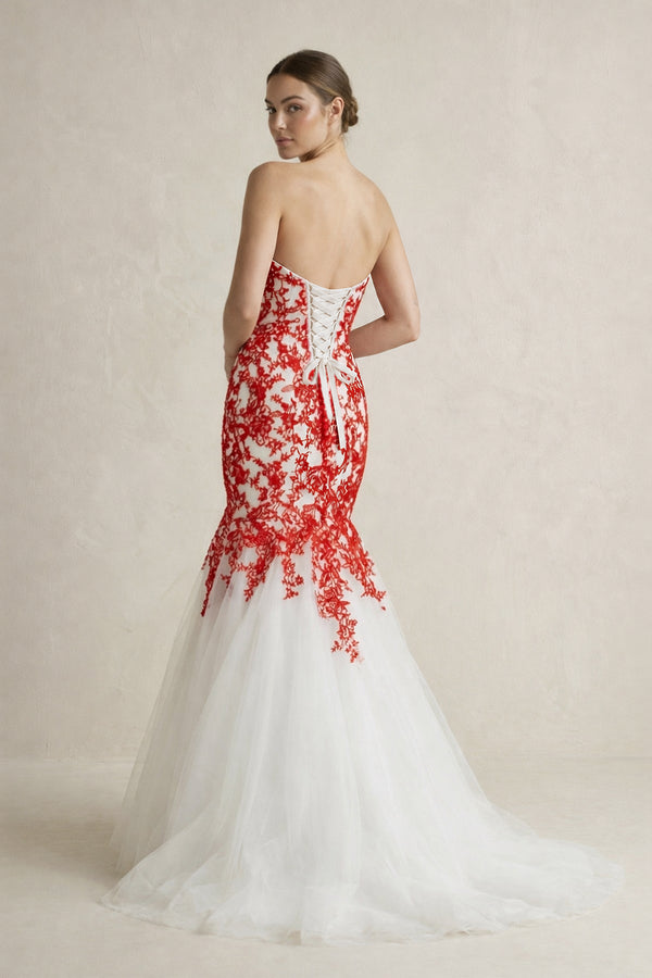Sweetheart Mermaid Lace Appliqued Wedding Dress in Red