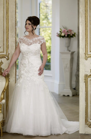 Trumpet Long Scoop Neck Short Sleeve Tulle Court Train Corset Back Ruffles Dress