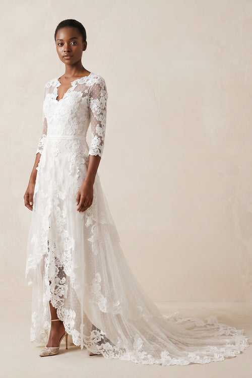 Tulle A-Line Lace Appliques 3/4-Sleeve V-Neck Romantic Bridal Wedding Gowns