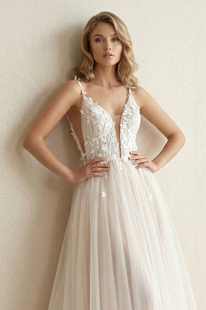 A-Line V-neck Tulle Wedding Dress Sexy Beach Gown With Court Train And Lace Appliques