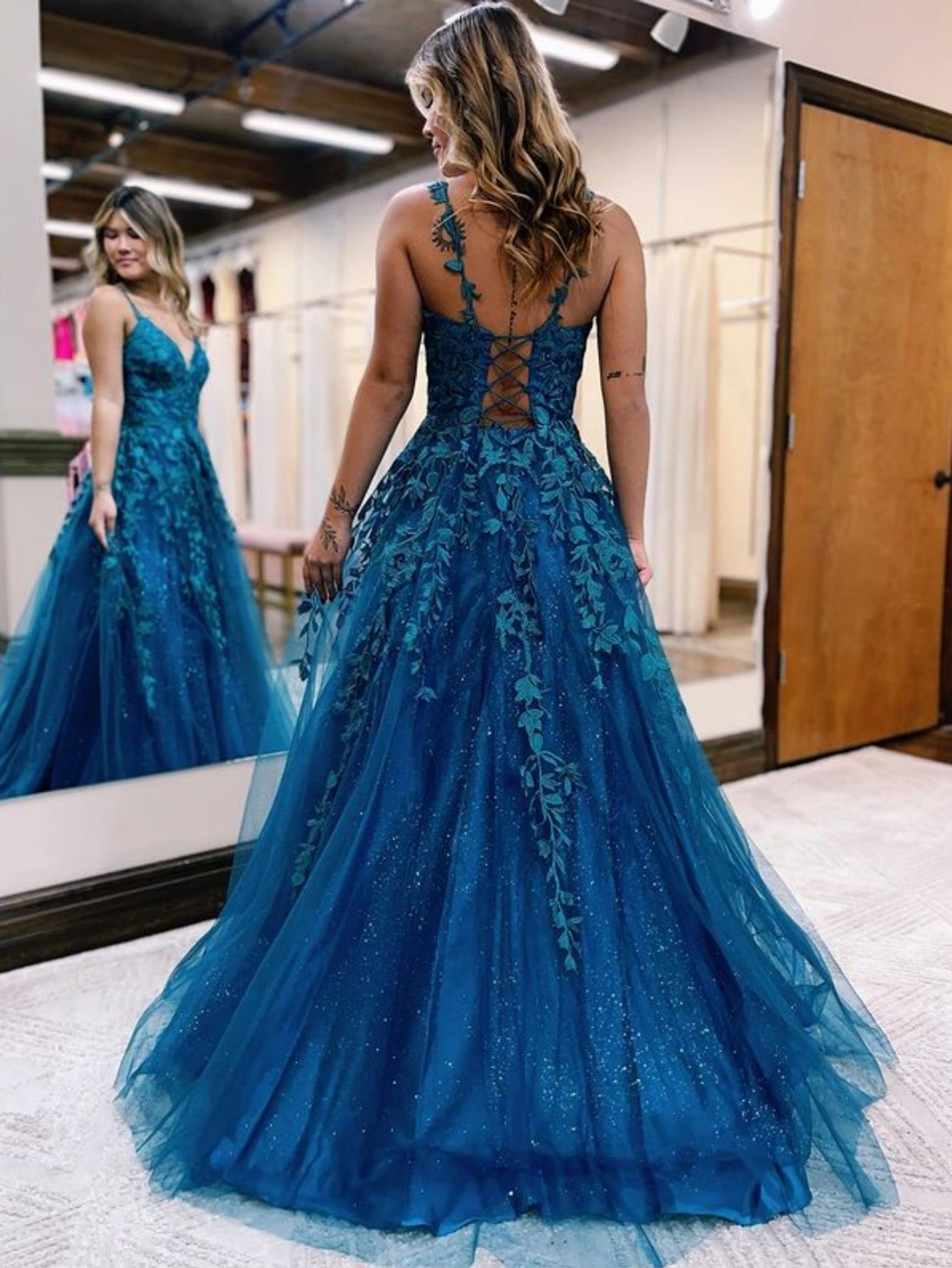Charming Navy Blue Glitter Cascading Ruffles Prom Dresses 2023 Ball Gown  Spaghetti Straps Sleeveless Backless Floor-Length / Long Prom Formal Dresses