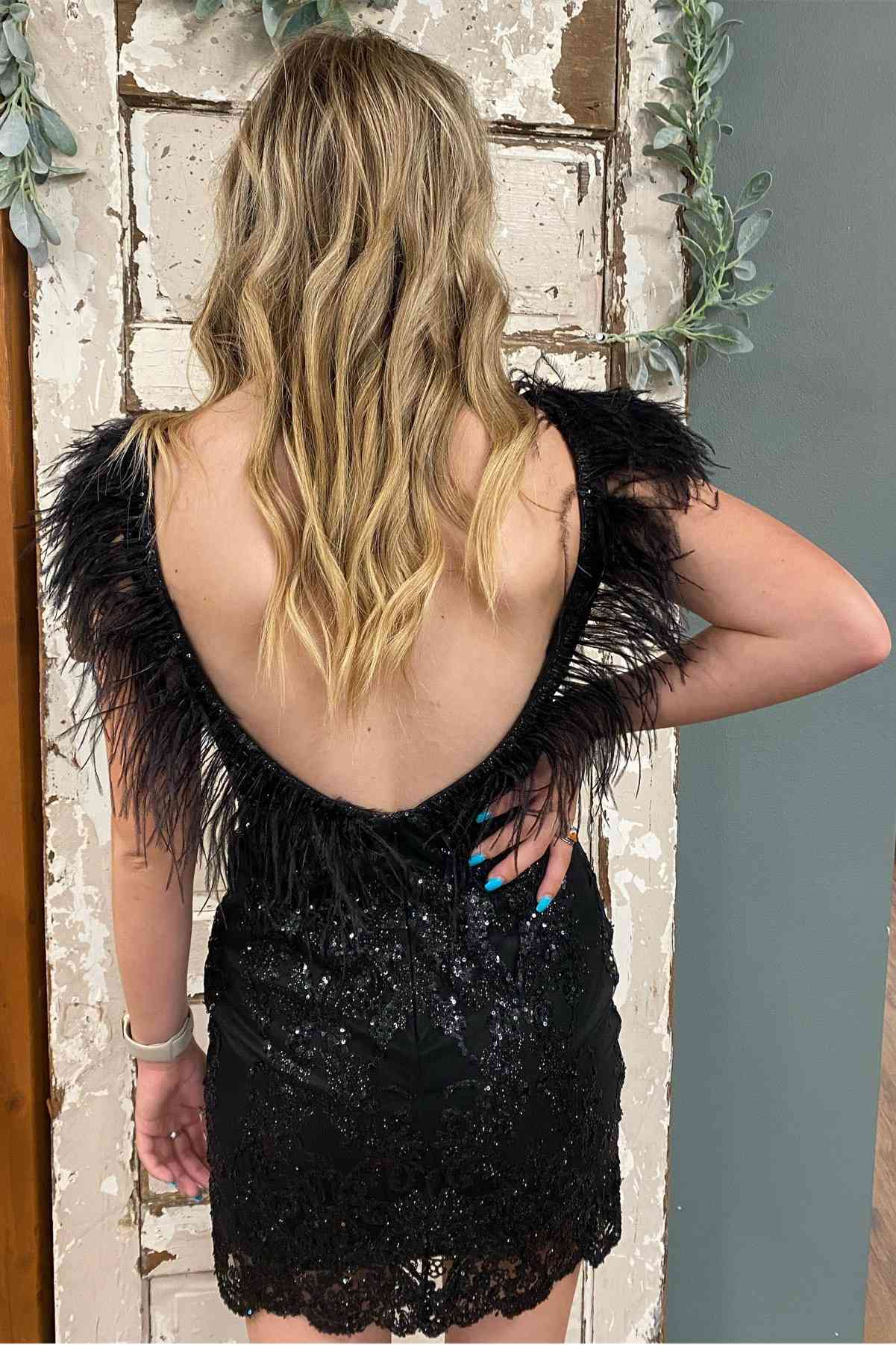 Tina |Sheath V-Neck Feathered Sequins Homecoming Dress
