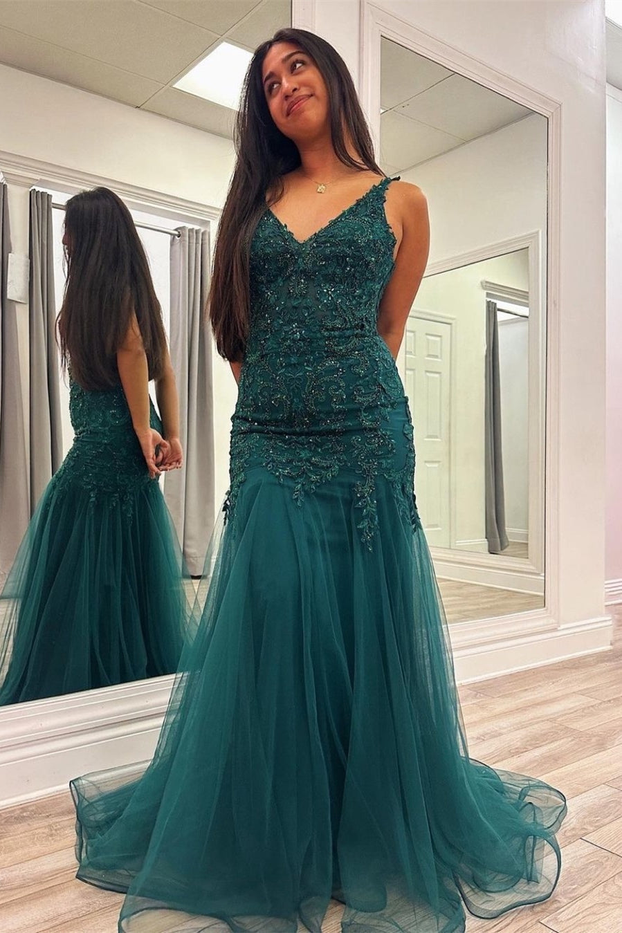 Kali |Peacock Mermaid V-Neck Appliques Tulle Long Prom Dress