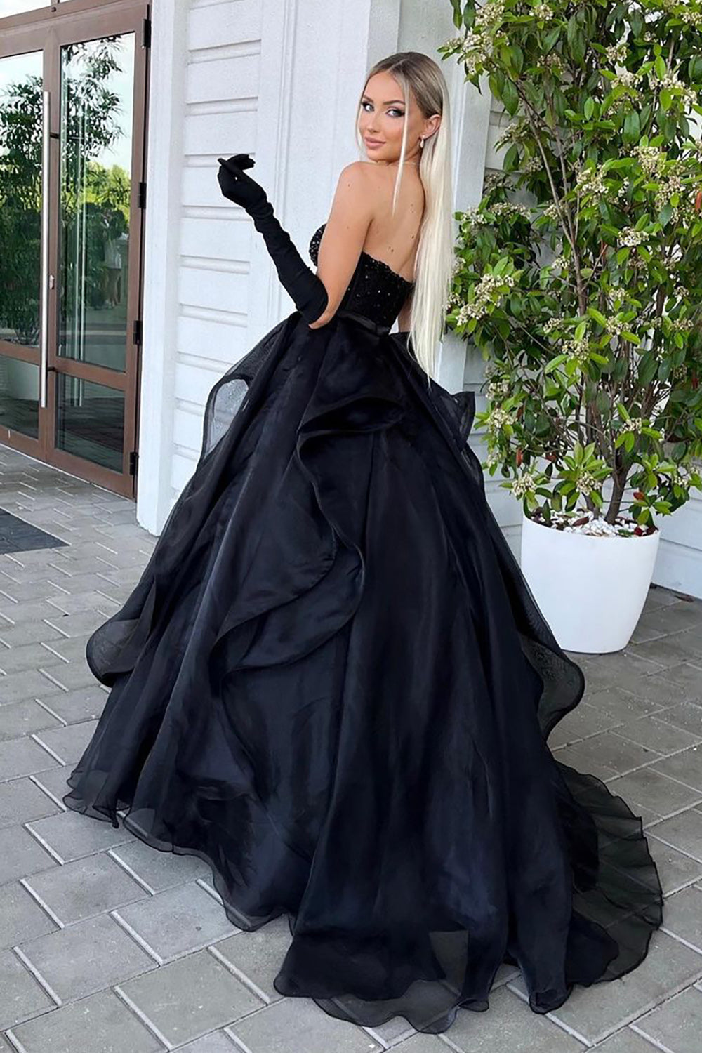 Qiara |A Line Sweetheart Black Long Prom Dress with Beading