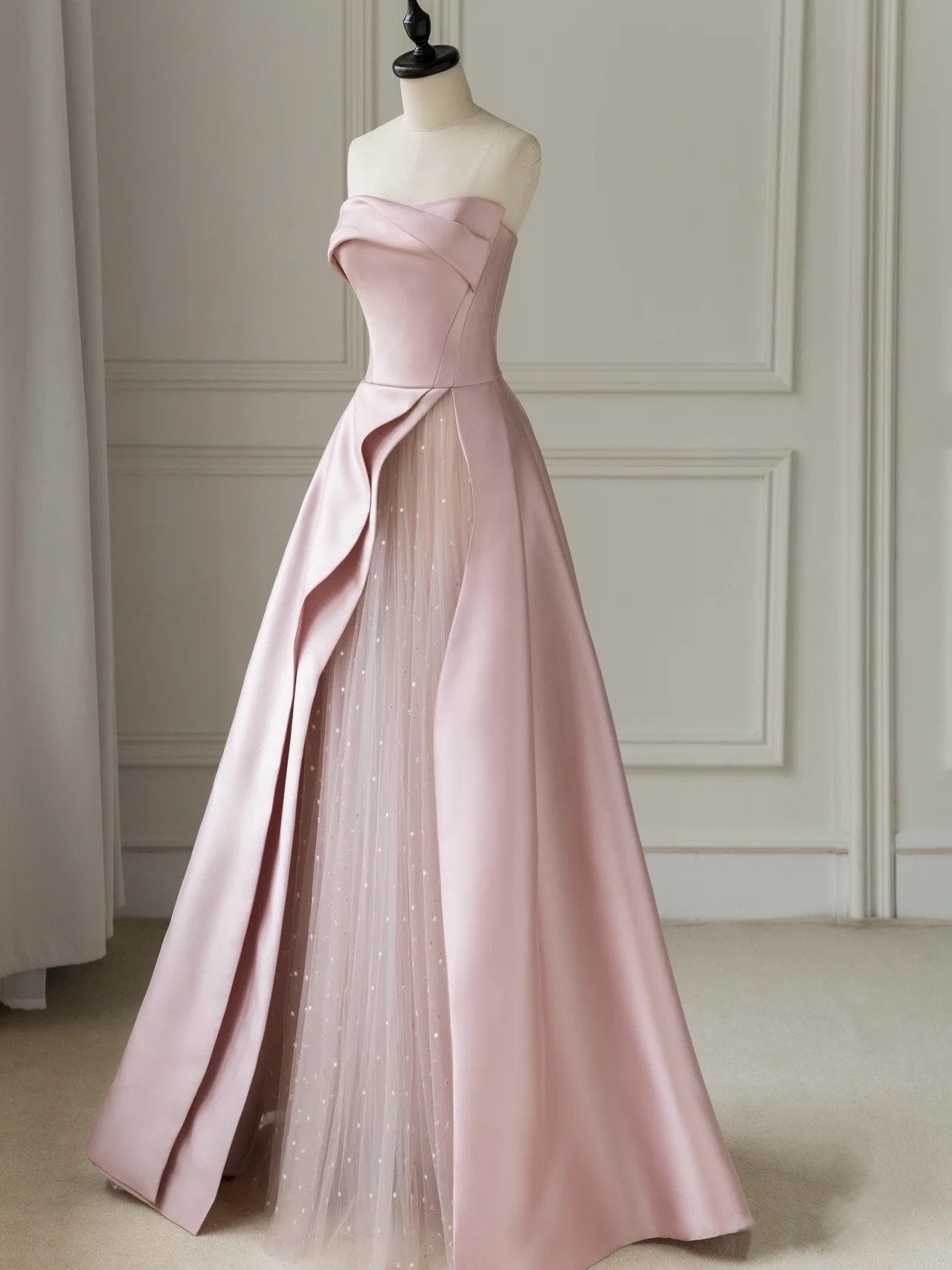Sleeveless Satin A-Line Floor-Length Evening Gown Slit with Tulle Strapless Prom Dress